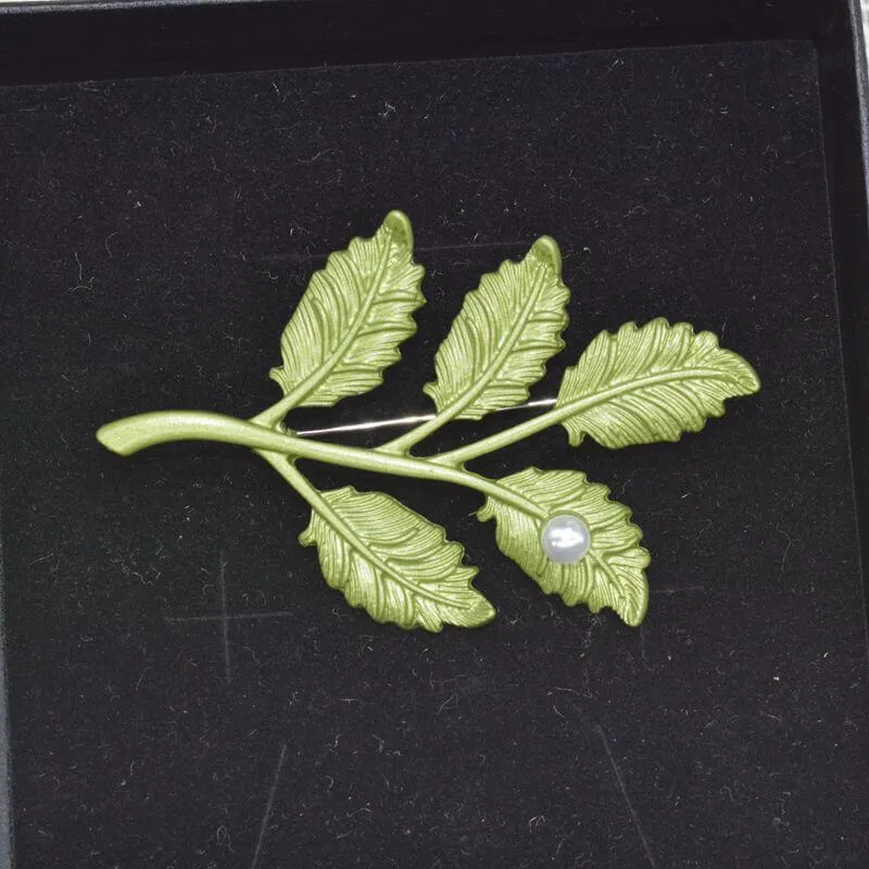 Alloy Pearl Five Leaf Brooch