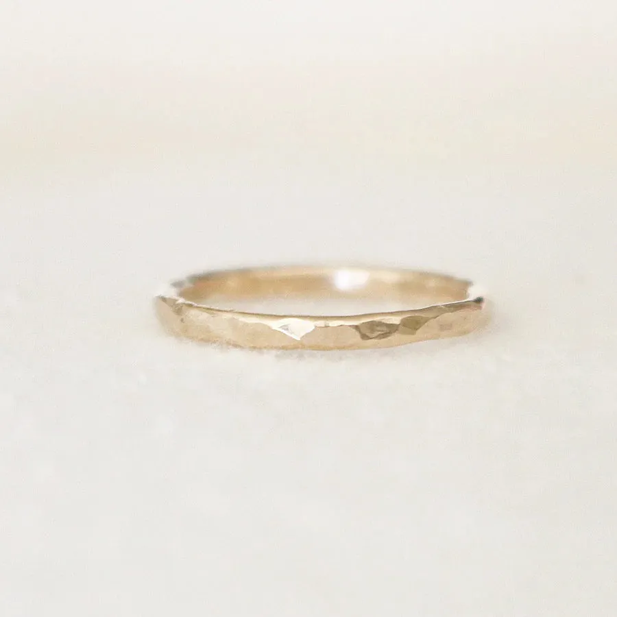 CLASSIC HAMMERED RING