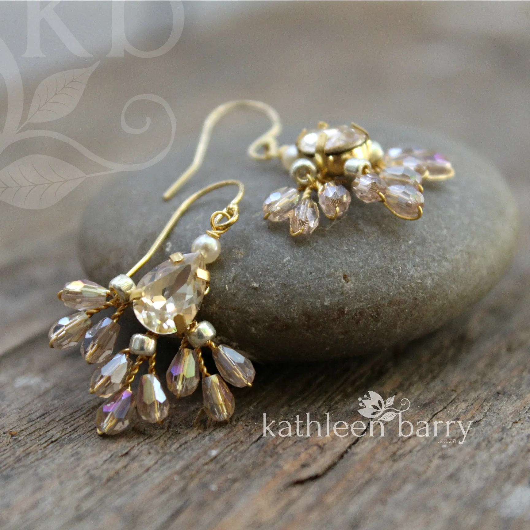 Kosuke earrings - Clear opalescent - Gold, silver or rose gold