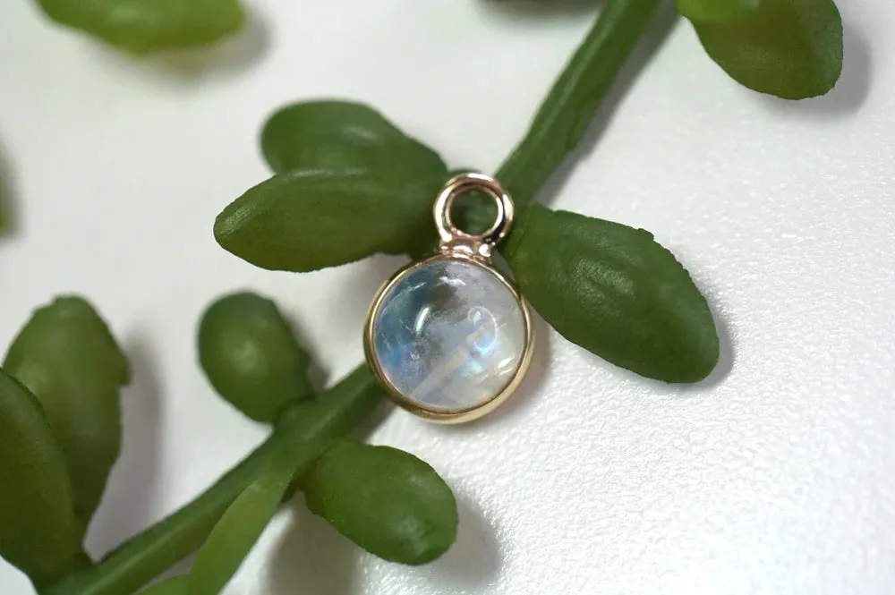 MODERN MOOD MOONSTONE BEZEL CHARM ( ROUND)